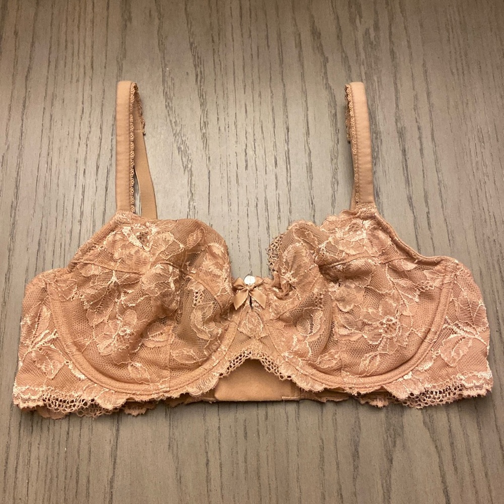 Victoria’s Secret Body By Victoria Nude Lace Unlined Demi Underwire Bra size 36D
